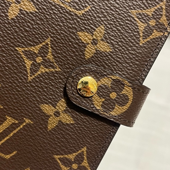 Louis Vuitton Agenda - Picture 7 of 9